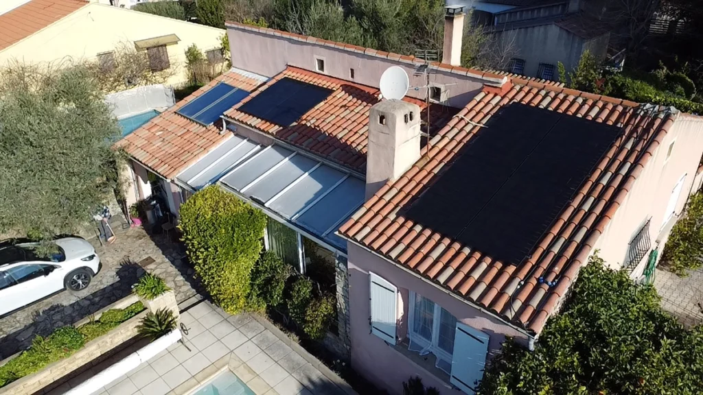 Installation de panneaux photovoltaïques dans le Var par TST Énergie
