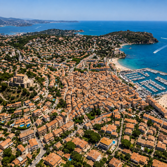 TST Énergie étudie votre potentiel solaire à Six-Fours pour l'installation de panneaux solaires dans le Var