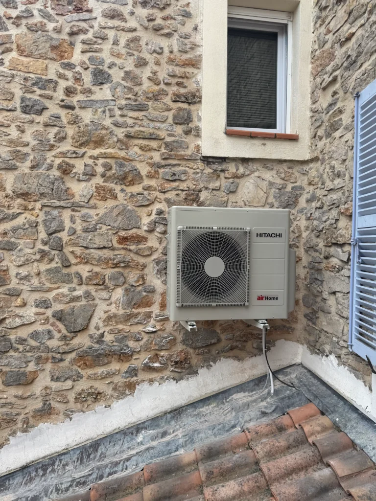 climatisation posée dans une maison de village dans le var à Flassan sur Isole